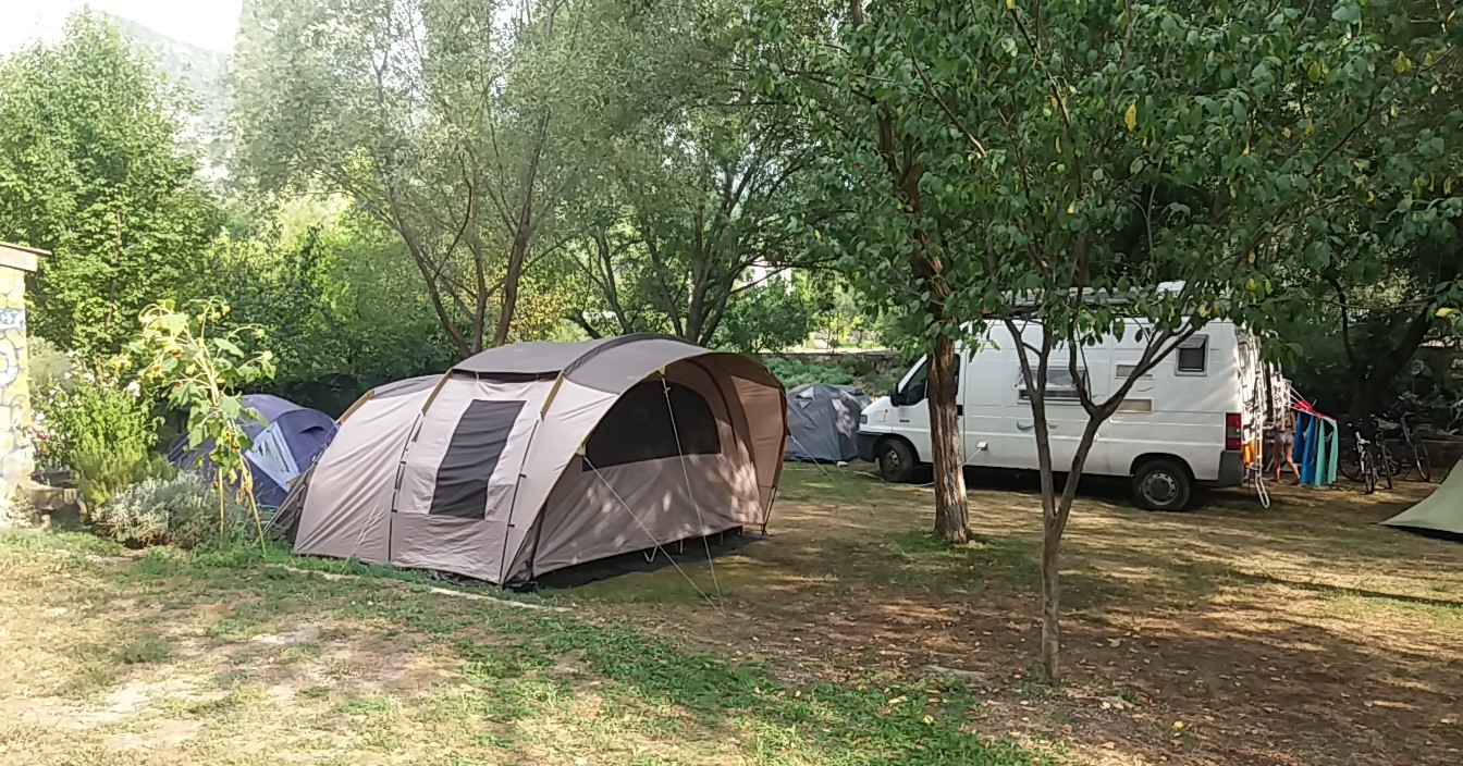 Slika šatora u Camp Bara Blagaj